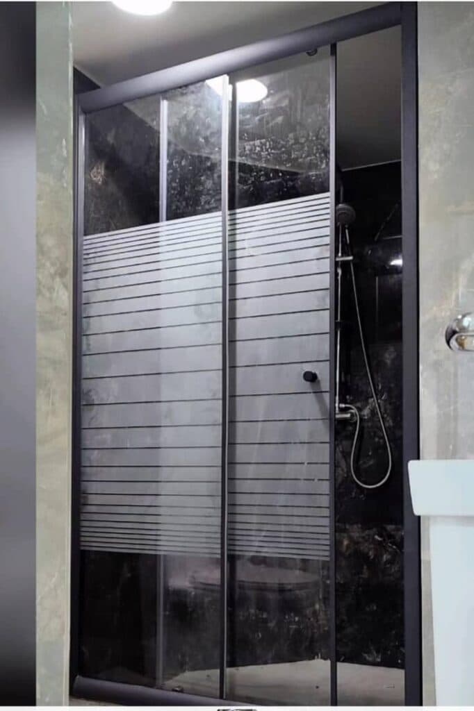 طراحی و حکاکی شیشه و آینه و لوگو با دستگاه پیشرفته غلامی در هشتگرد کرج