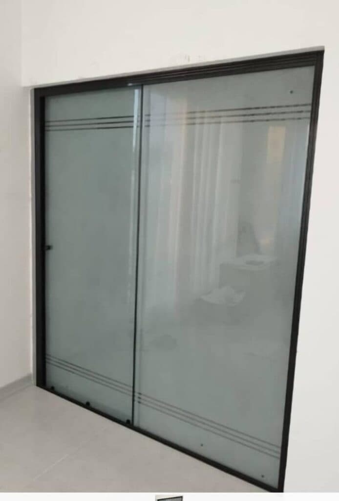 طراحی و حکاکی شیشه و آینه و لوگو با دستگاه پیشرفته غلامی در هشتگرد کرج