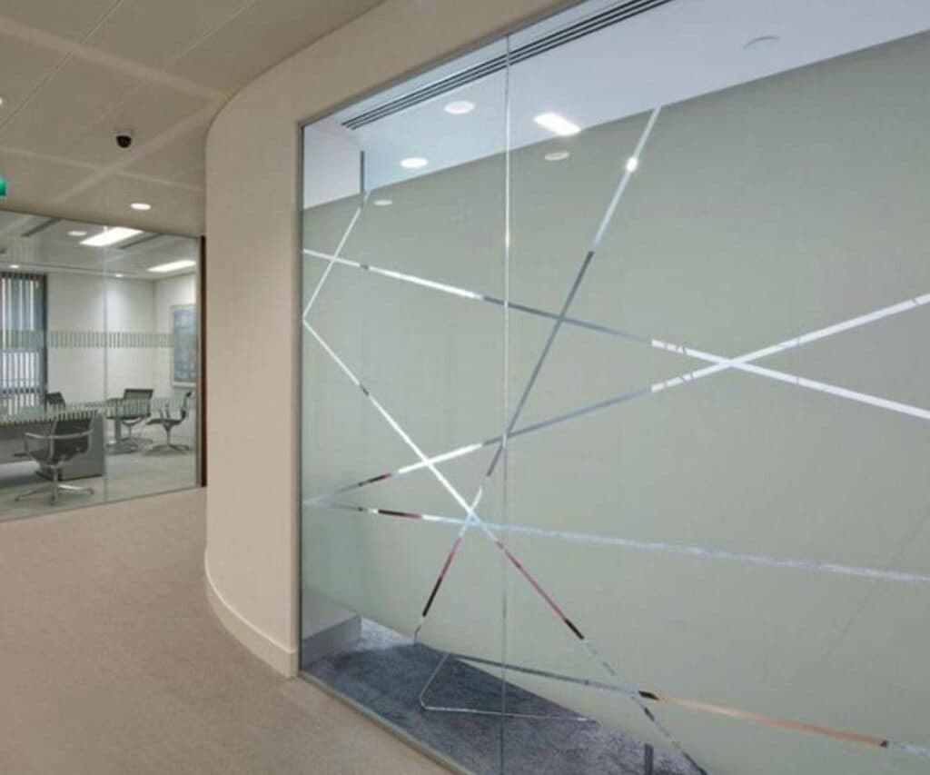 طراحی و حکاکی شیشه و آینه و لوگو با دستگاه پیشرفته غلامی در هشتگرد کرج