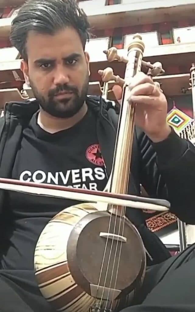 ساخت و فروش کمانچه کاکاوند در خرم آباد