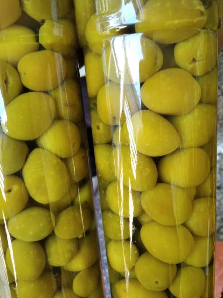 پخش و فروش عمده زیتون رضایی در طارم