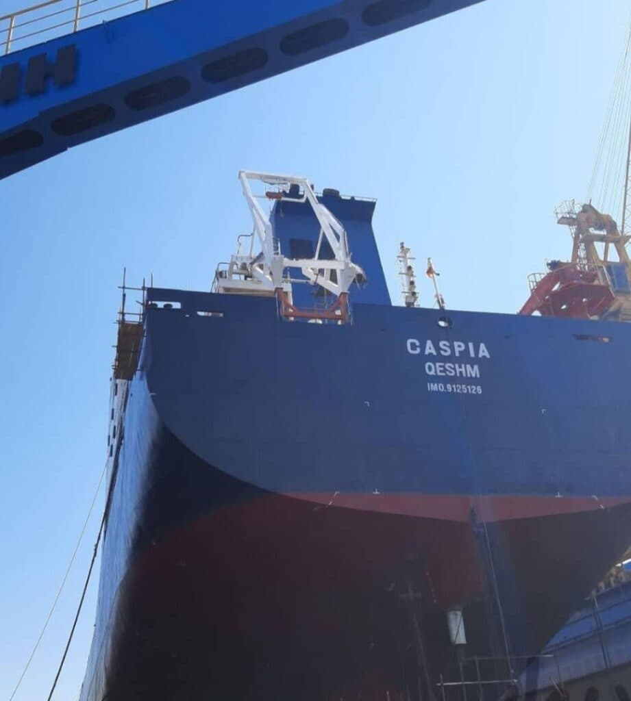 شرکت تمیز کاری و تخلیه ی مخازن کشتی آرکا نیروی ایرانیان در بندرعباس