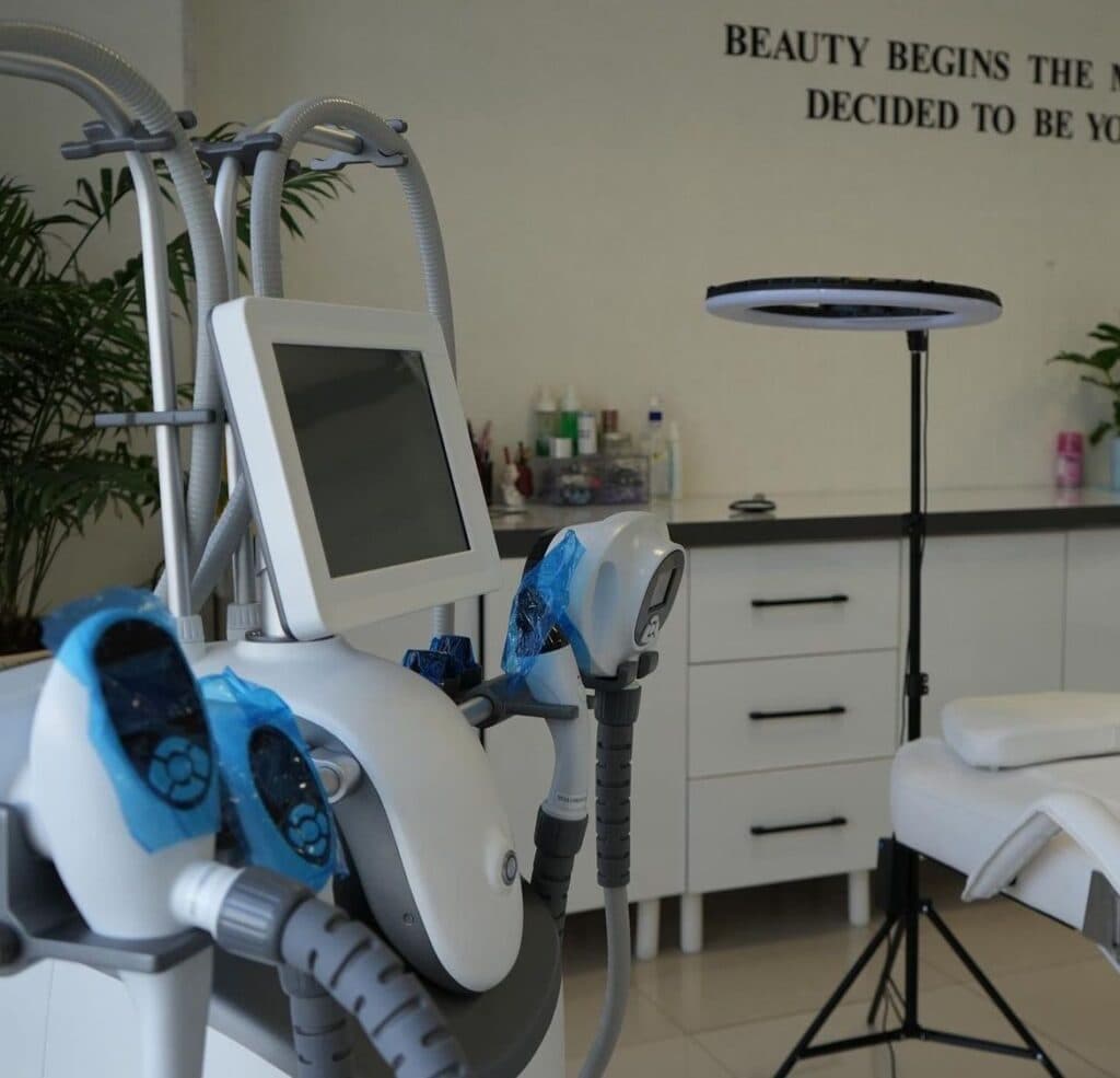 کلینیک زیبایی پوست و مو لاگوم در کیش