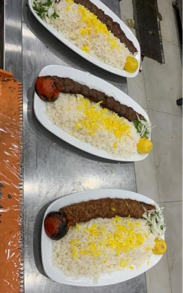 رستوران کلاسیک حجت خان در سادات محله