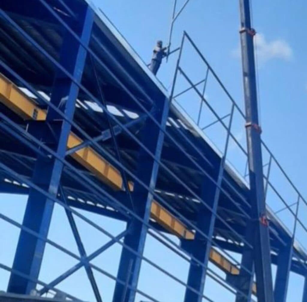 نصب و اجرای سقف های شیب دار البرز سوله صفاپوشش در تهران