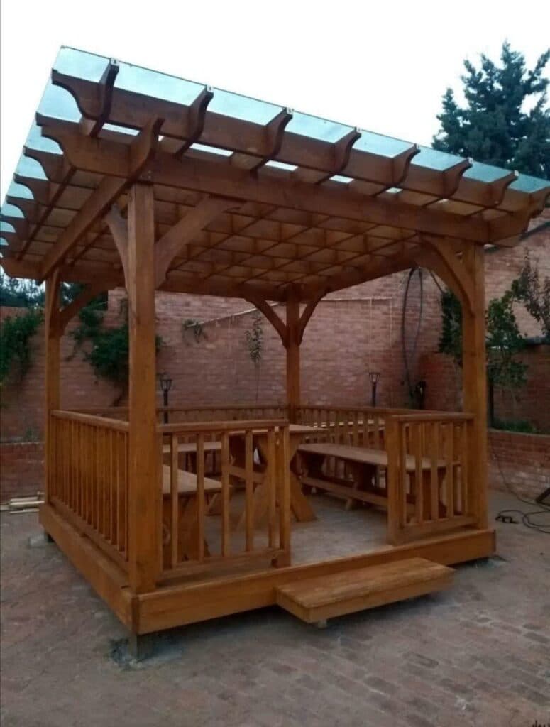 ساخت و طراحی کلبه سوئیسی و پرگولا چوبی هنر چوب هیمه در اصفهان