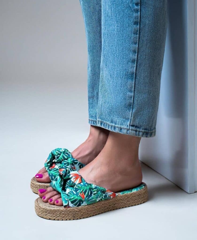 فروشگاه کیف و کفش کویین در آبادان