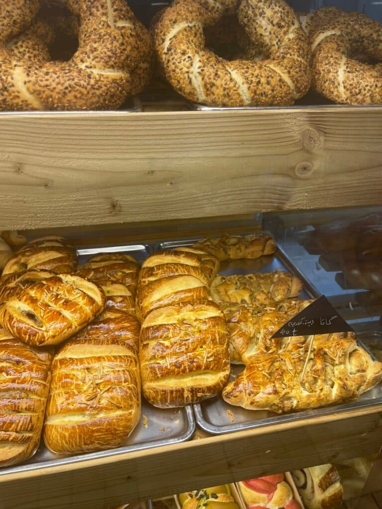 کافه قنادی بانان رهنما در مشهد