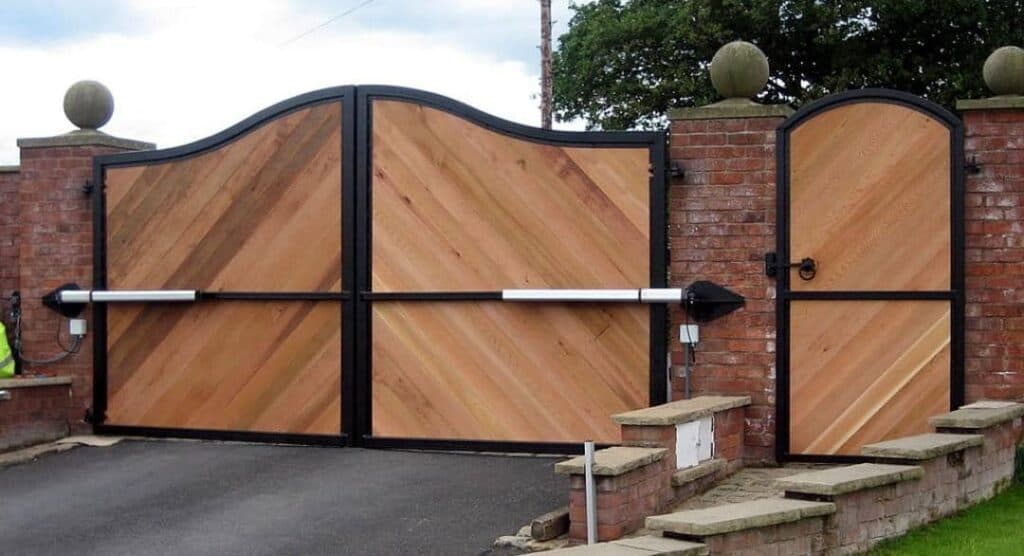 نصب و تعمیر درب جکی کرکره ای و شیشه ای صمدی در چالوس