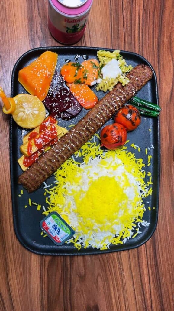 رستوران سیمرغ طلایی در همدان