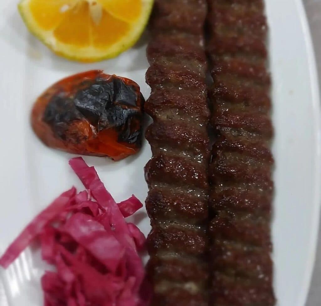 رستوران بزرگ طاووس در جاده ماسوله