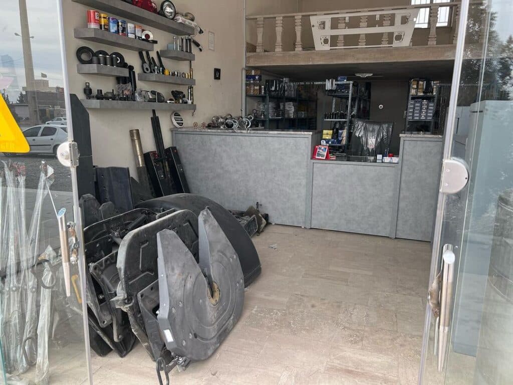 فروش و پخش لوازم یدکی ماشین سنگین محسن در کرمان