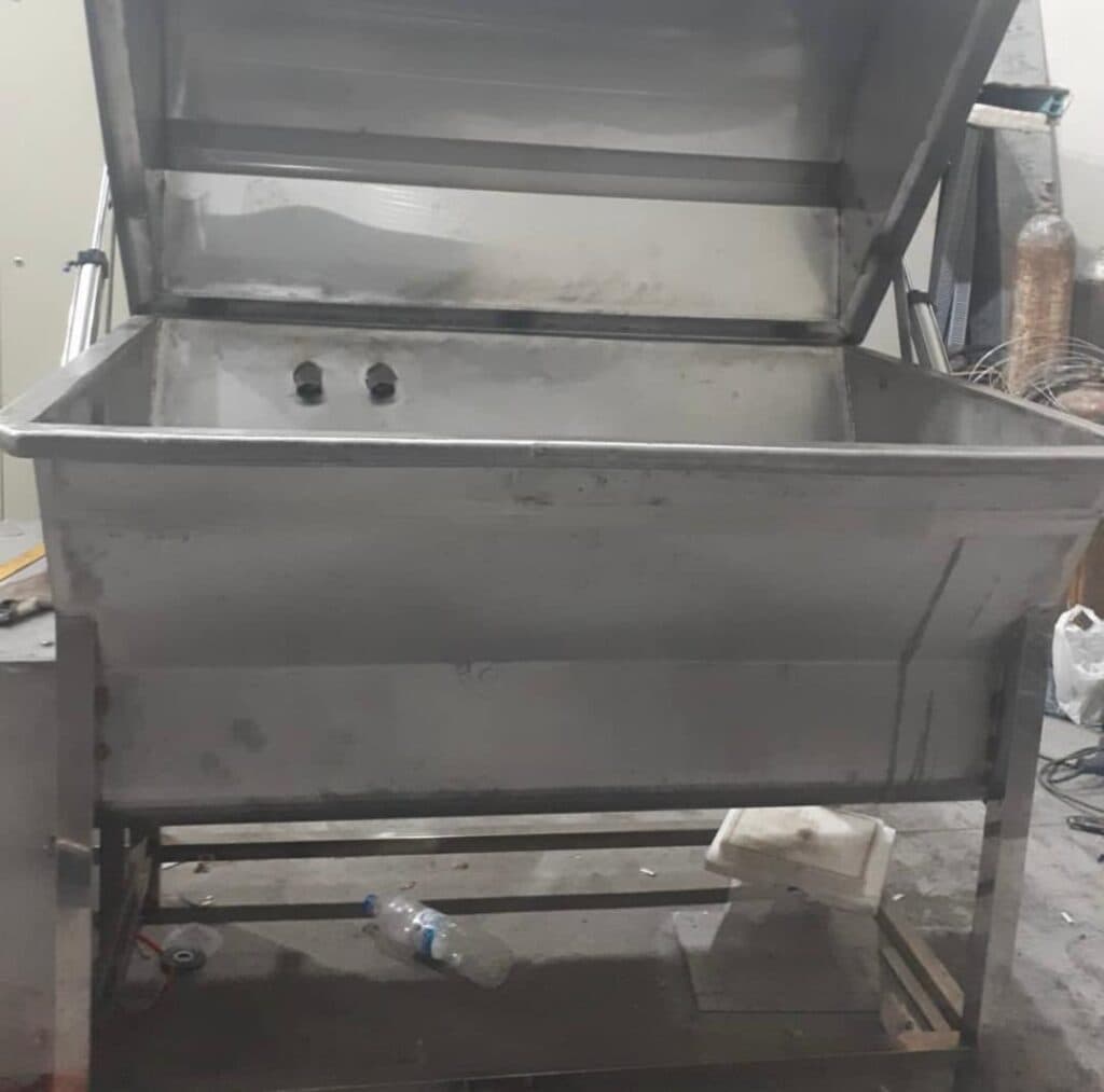 ساخت ماشین آلات مواد غذایی لبنی بستنی و آبمیوه بهکار ماشین در شهر قدس