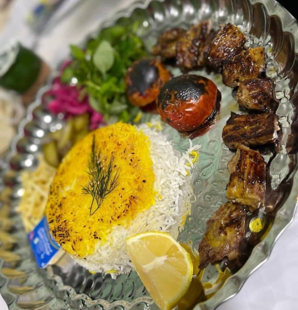 کافه رستوران آقا بزرگ در سقز