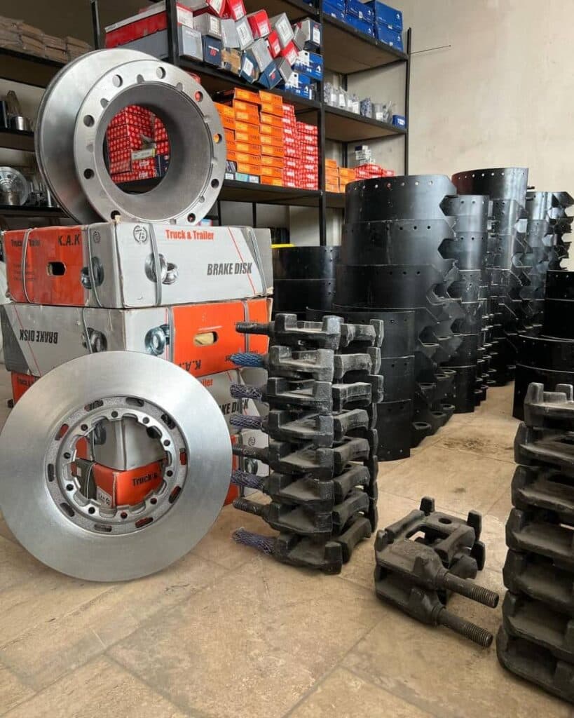 فروش و پخش لوازم یدکی ماشین سنگین محسن در کرمان