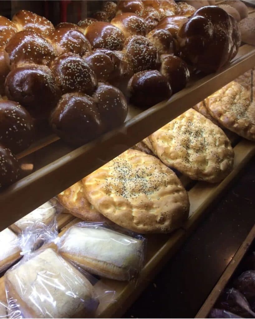 نان و شیرینی سارا در تهران