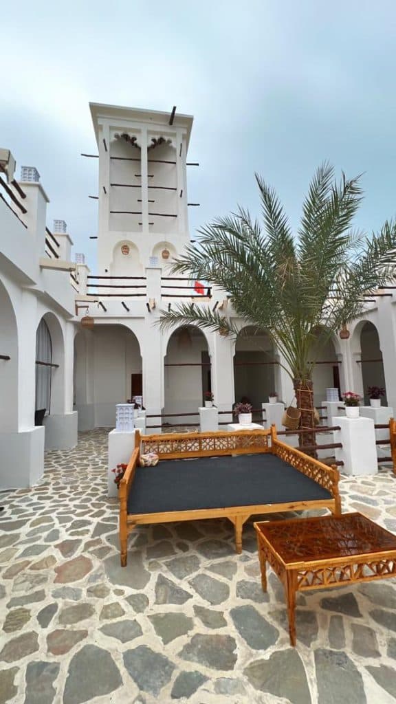 اقامتگاه بومگردی گلبت در بندر کنگ