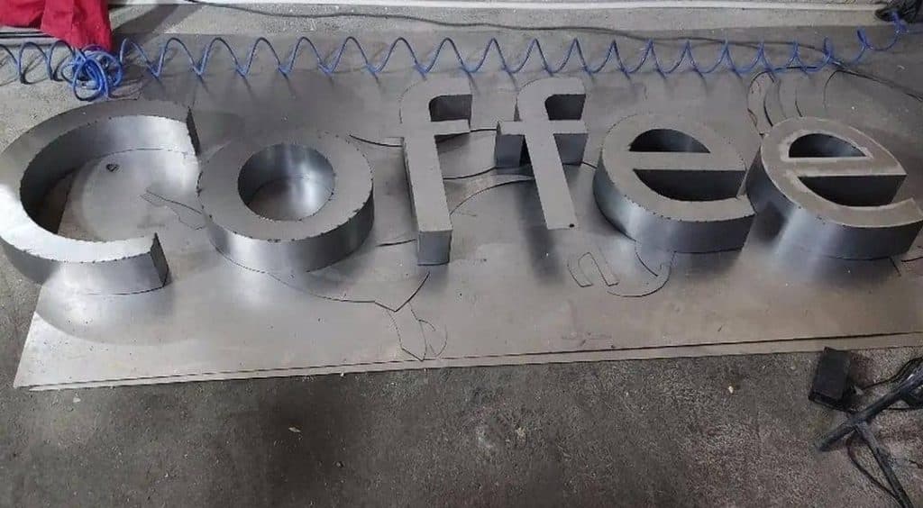 ساخت و اجرا سازه های فلزی و استیل کارگاه صنعتی آریا در مشهد