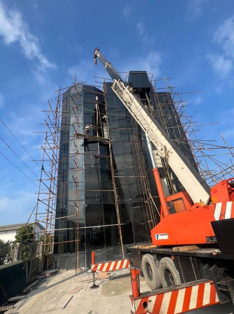 تولید شیشه لمینیت و دوجداره و سکوریت شرکت آرشیدا جام در نوشهر