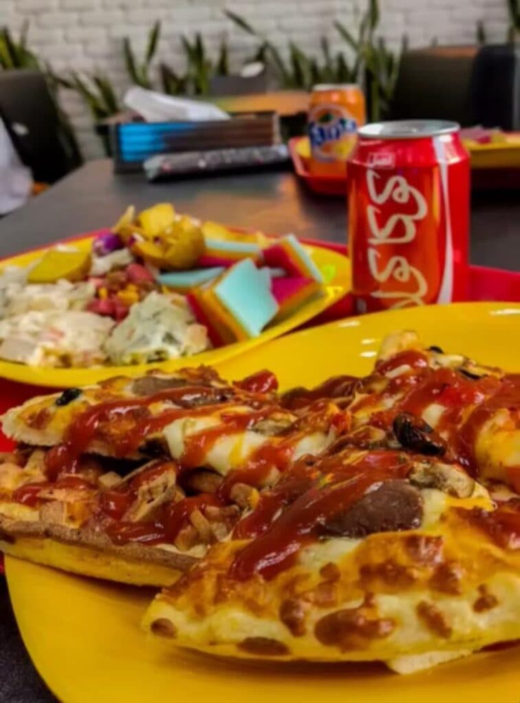 پیتزا سیسیز cicis قم