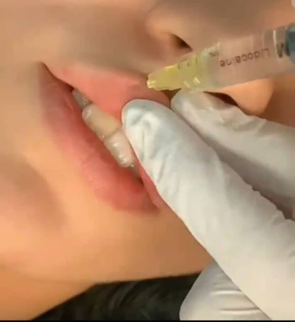 مرکز زیبایی لیزر رها در ساوه