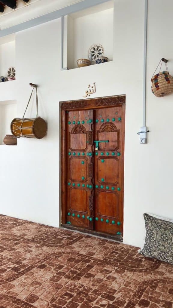 اقامتگاه بومگردی گلبت در بندر کنگ