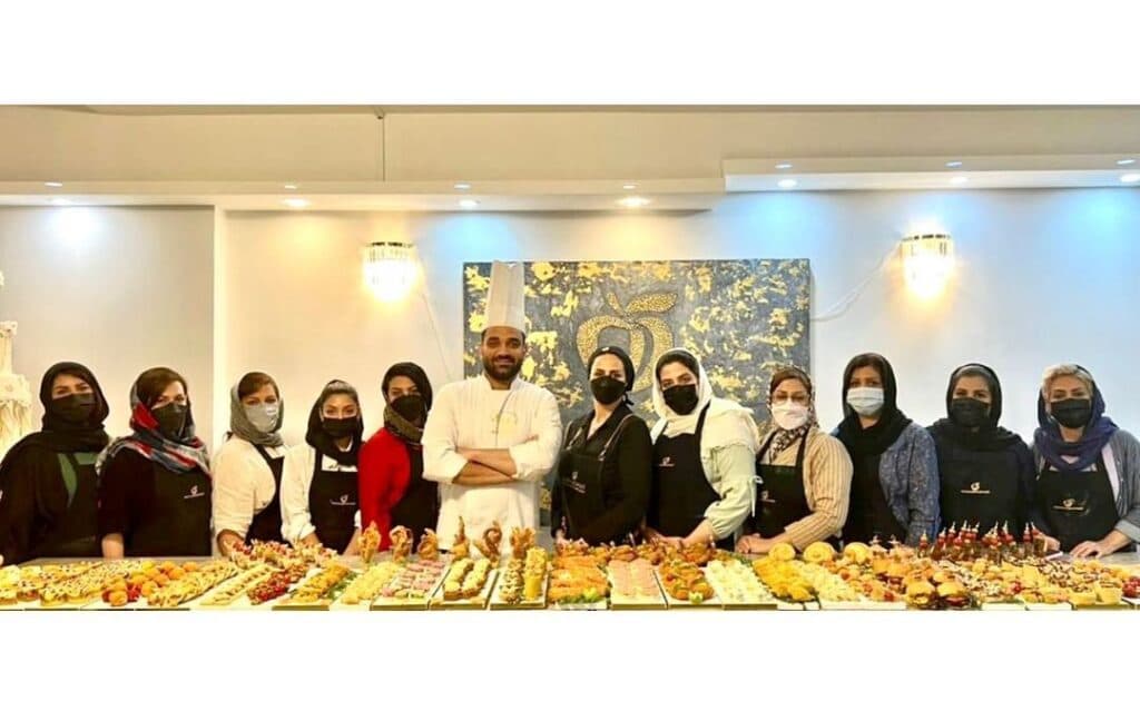 آموزشگاه فینگرفود و دسر پارس در کرج