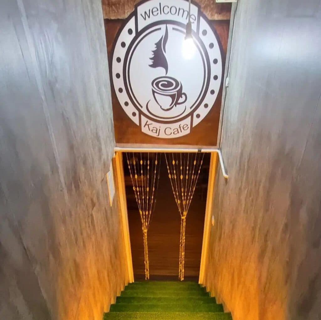 کافه کاج در رفسنجان