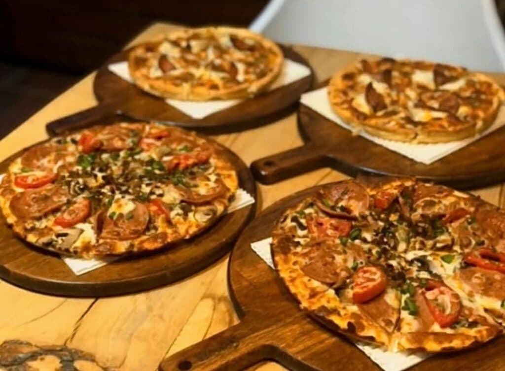 کافه رستوران کنج گلستان در رفسنجان