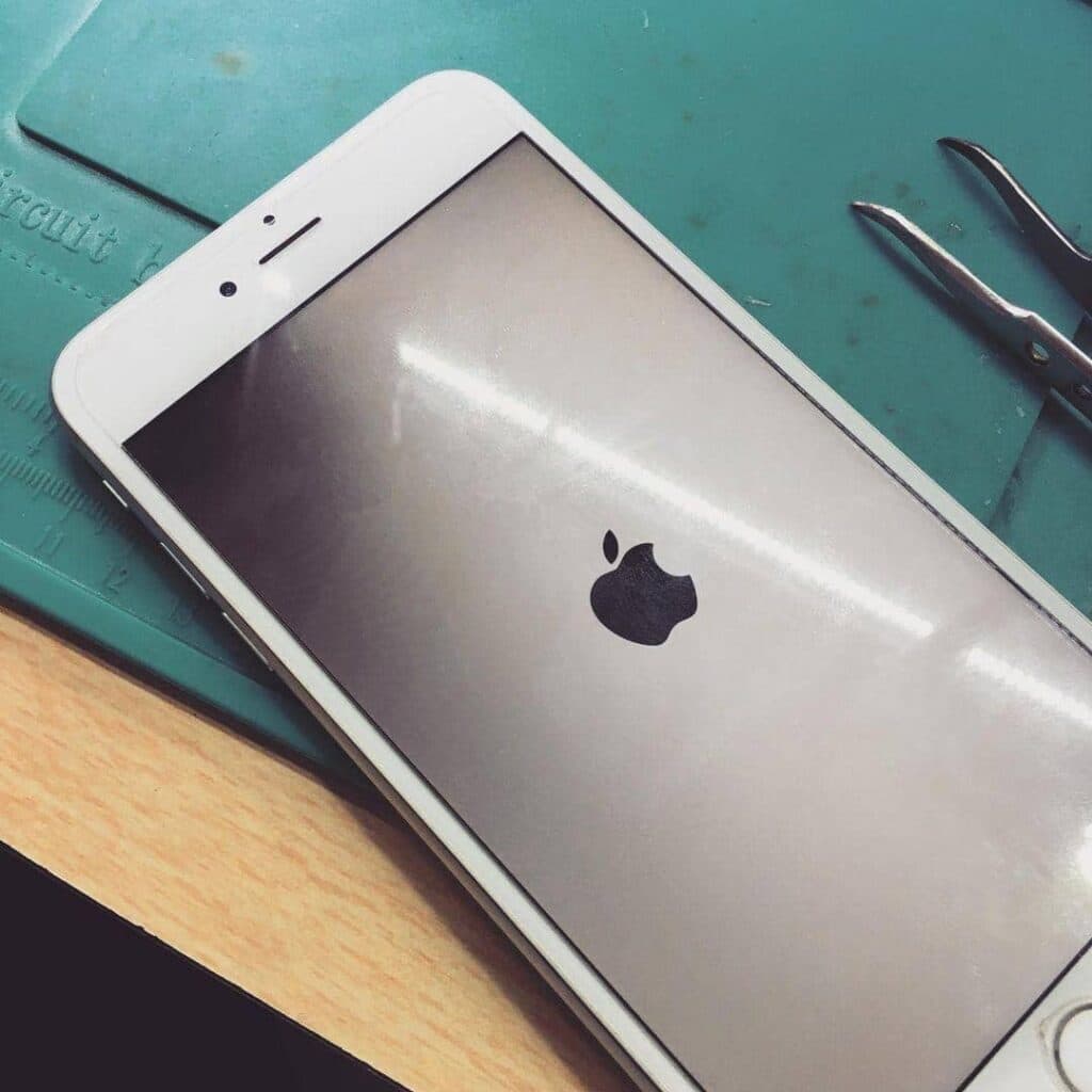 تعمیرات تخصصی موبایل آیفون Apple افشین خطیبی در آستارا