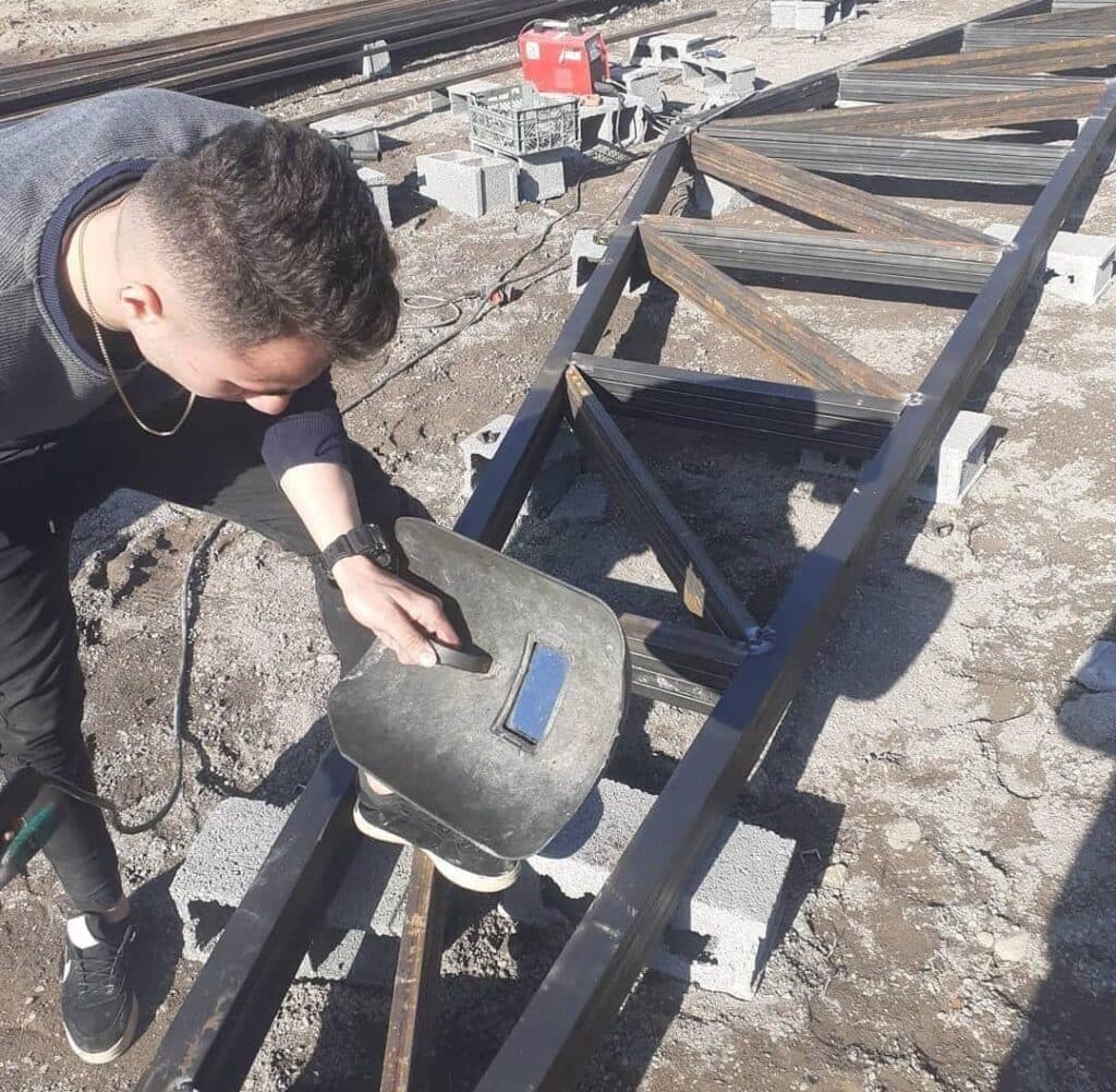 خدمات آهنگری و جوشکاری آریان صنعت در رشت