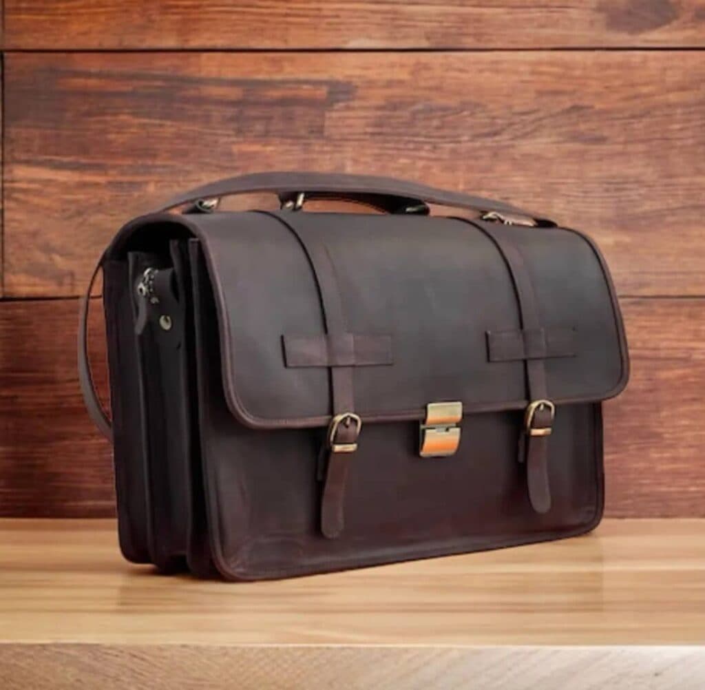 تولید و فروش محصولات چرم دست دوز سیلوا چرم در ارومیه