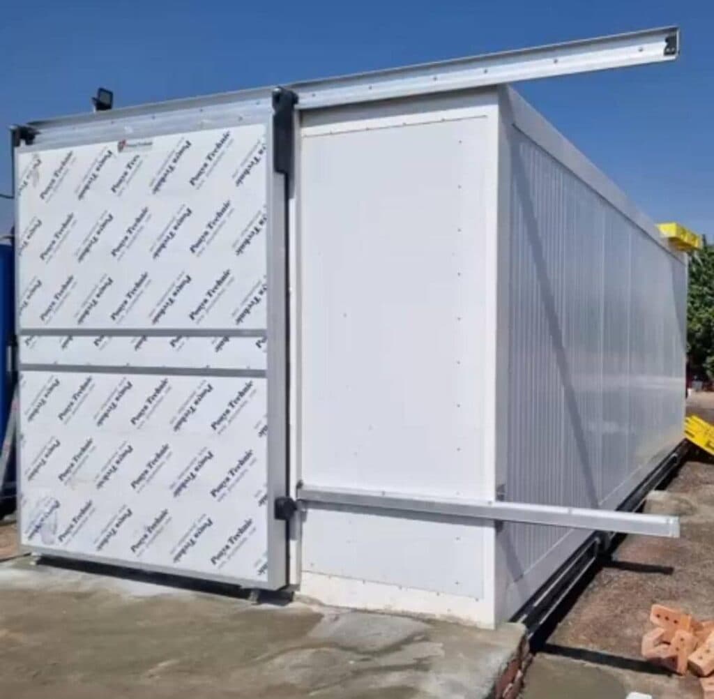 طراحی و ساخت سردخانه ثابت و متحرک کامیون و نیسان بوران تک در میاندوآب