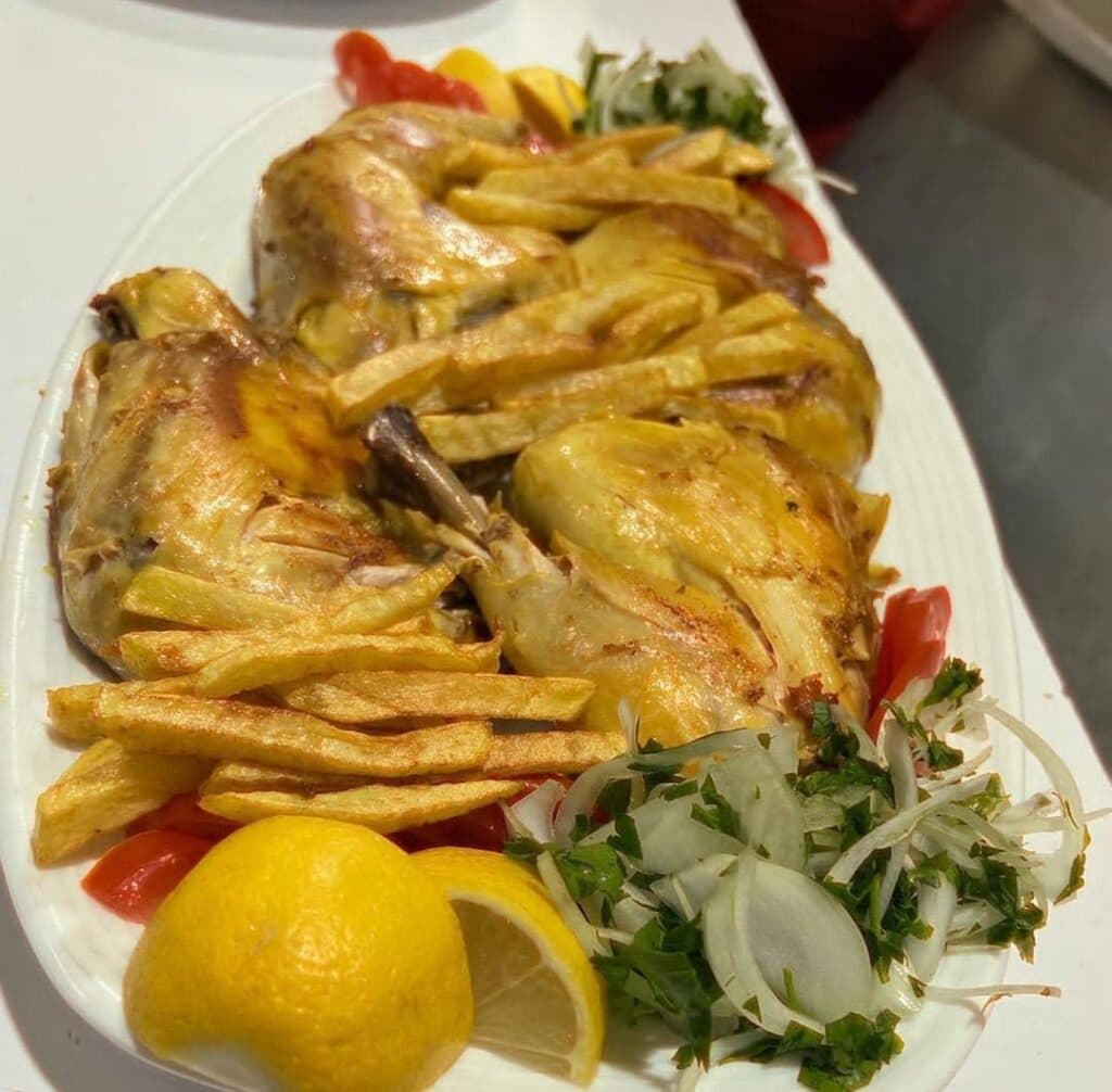 کافه رستوران قلعه وحدت در ماکو