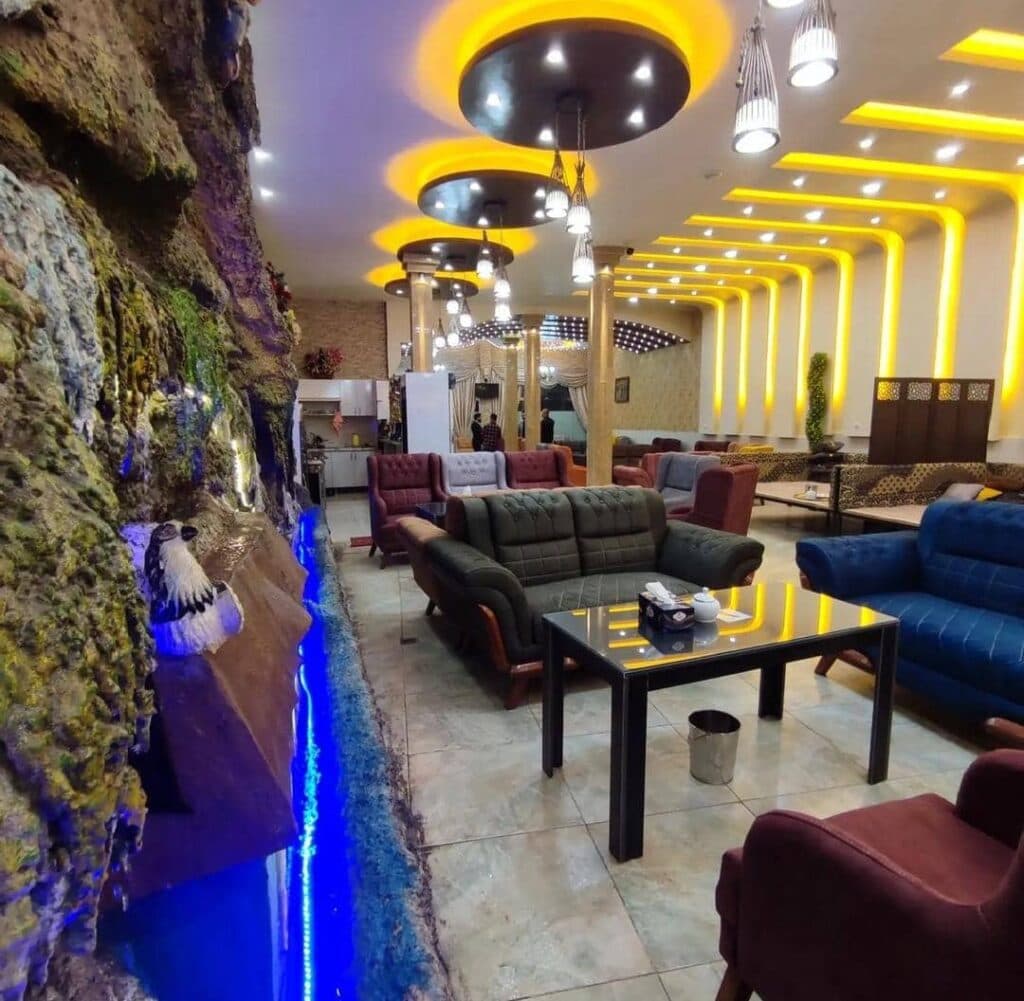 کافه رستوران قلعه وحدت در ماکو