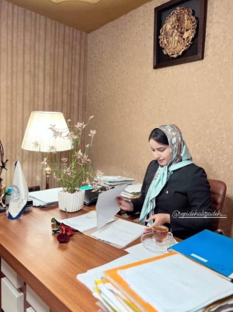 وکیل دادگستری سپیده علیزاده در فومن