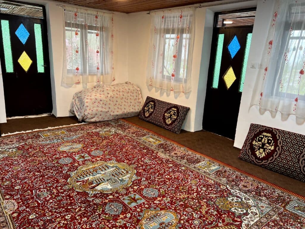 اقامتگاه بومگردی مختار خان در خمام