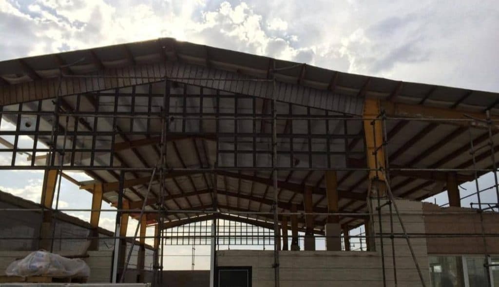 اجرا جوشکاری شیروانی آسمان سرا قاسمی در میانه