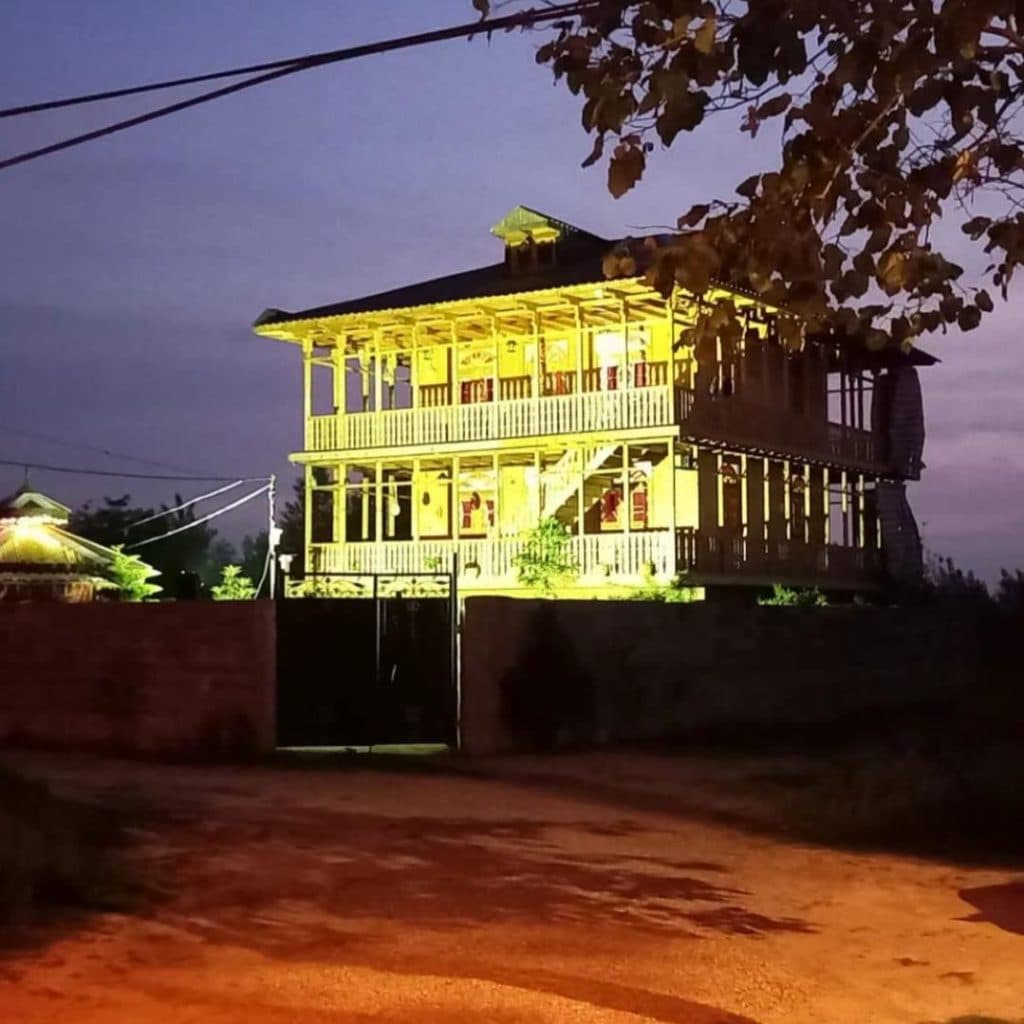 اقامتگاه بومگردی چهل ستون در لشت نشا