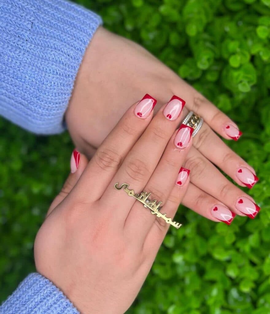 آموزشگاه و سالن تخصصی ناخن سمیرا در مشهد