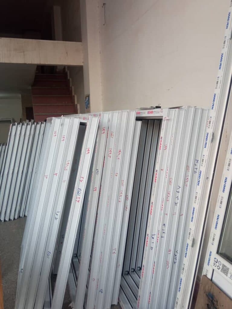تولید درب پنجره upvc و توری پلیسه وینتا پارس طاعتی در تهران
