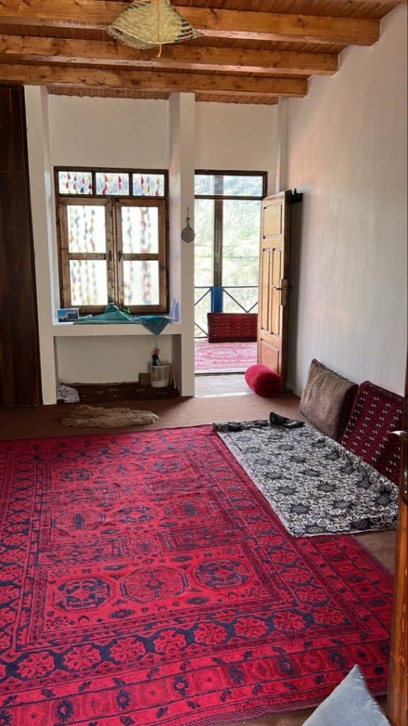 اقامتگاه بومگردی شبره در روستای چورت ساری