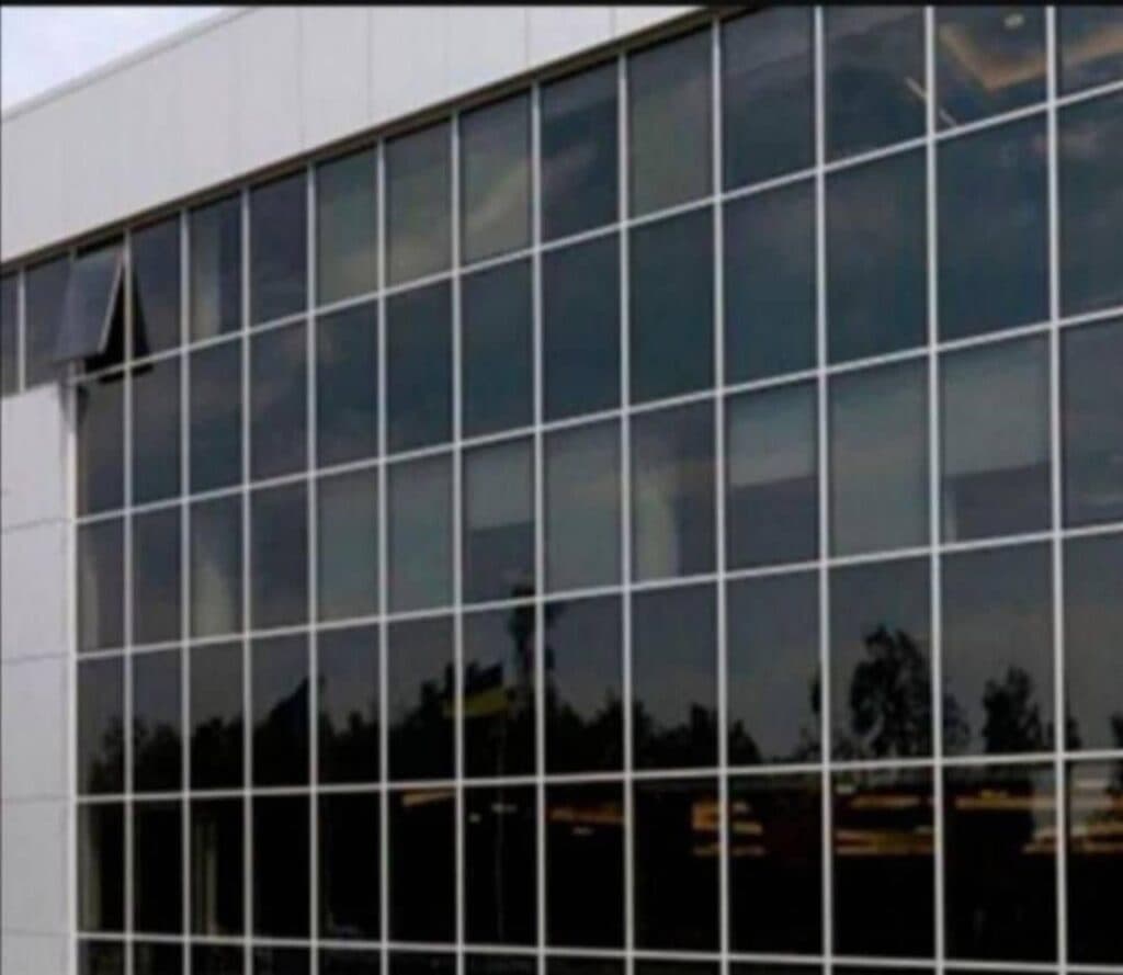 فروش و نصب شیشه ساختمانی شیشه بری سجاد مظلوم در مرودشت