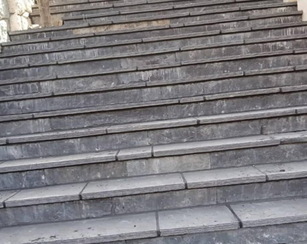 فروش و اجرای سنگ لاشه آقای رشیدی در دماوند تهران