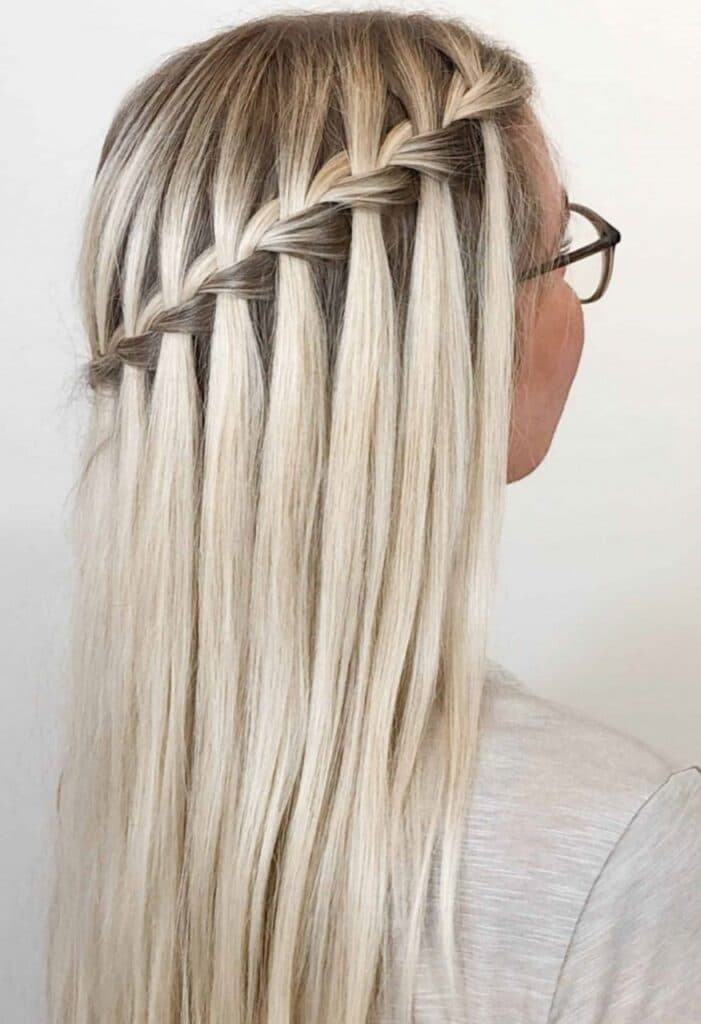 سالن زیبایی رضوان حیاتی در بندر گناوه