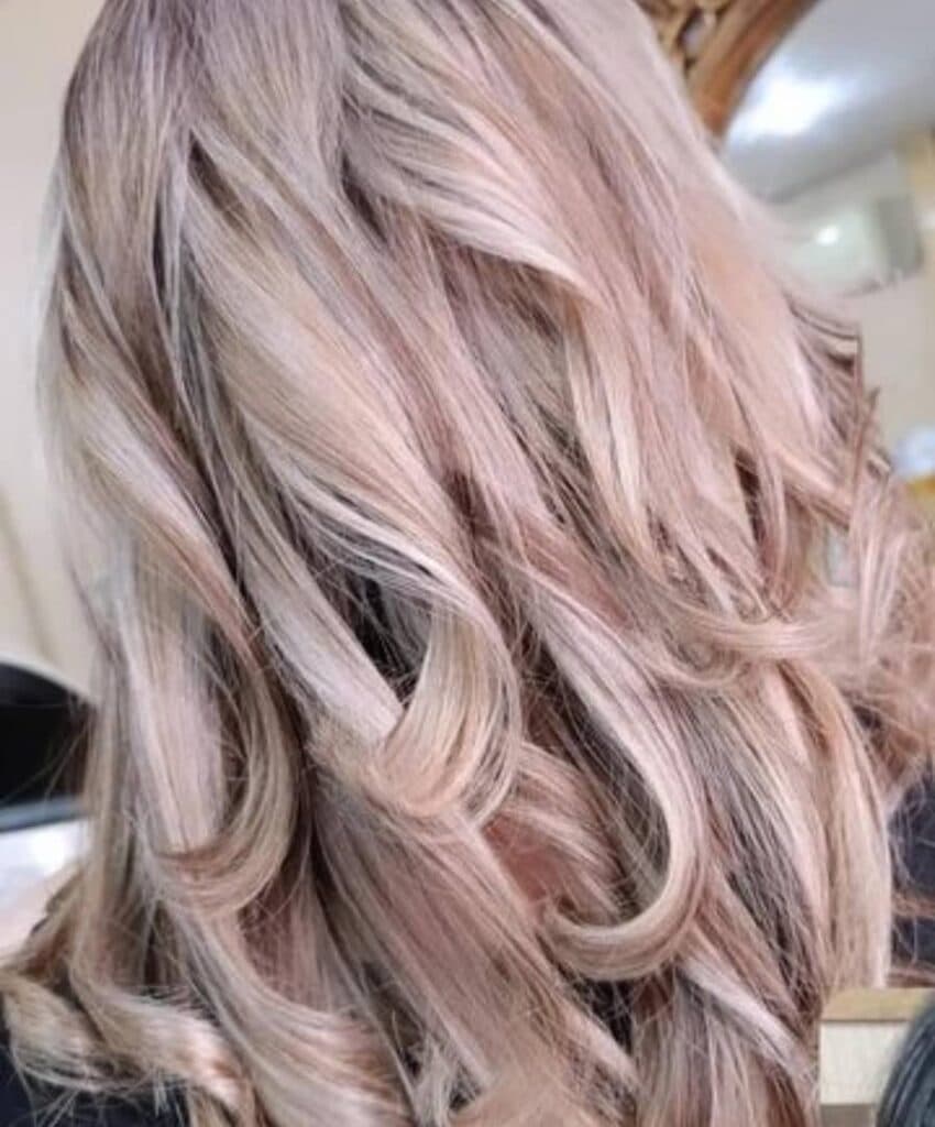 مرکز تخصصی رنگ و لایت اهورا بیوتی در ساوه