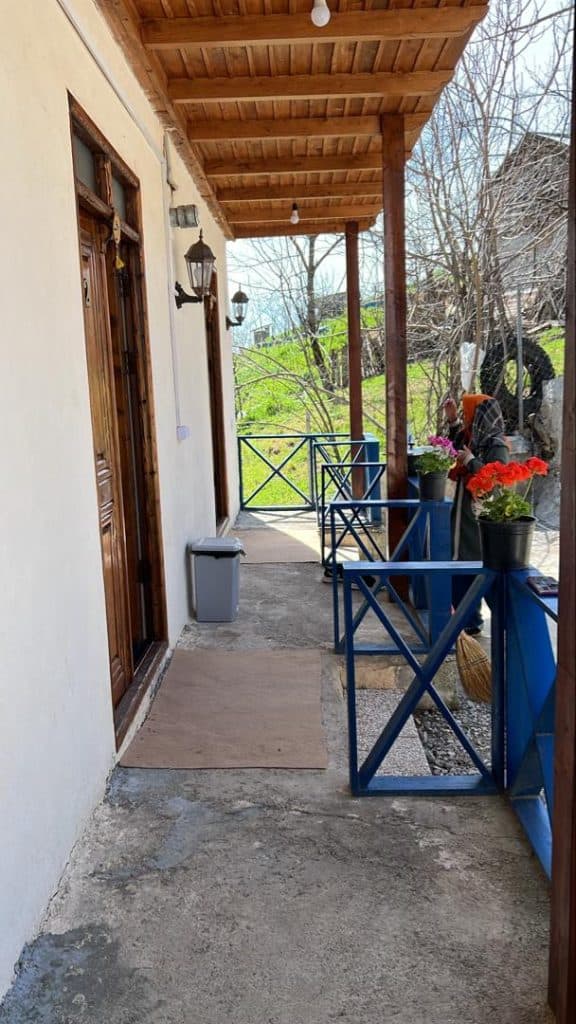 اقامتگاه بومگردی شبره در روستای چورت ساری