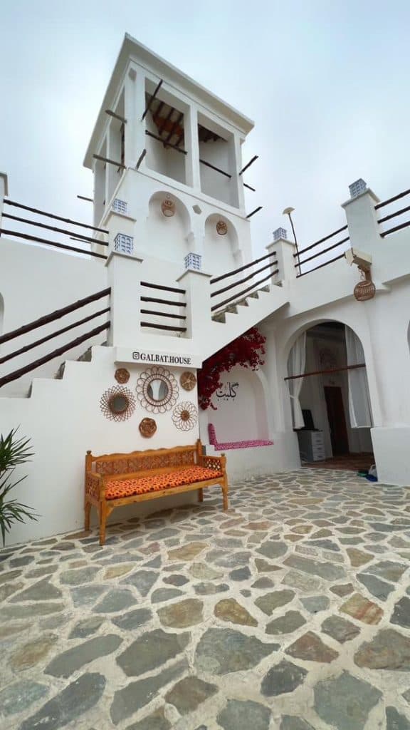 اقامتگاه بومگردی گلبت در بندر کنگ