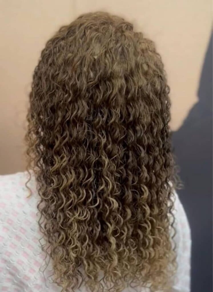 خدمات تخصصی فر دائم مو نازنین فیضی در بندرعباس