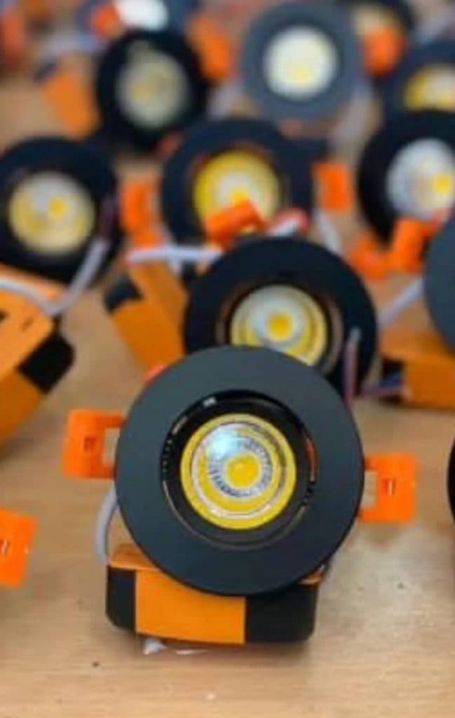 تولیدی صنایع روشنایی پاذیر الکترونیک در لارستان